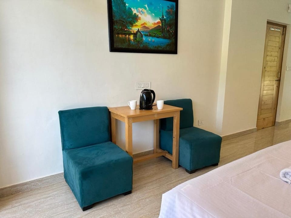 Bed, Coffee/tea facilities, Seating area, Bedroom