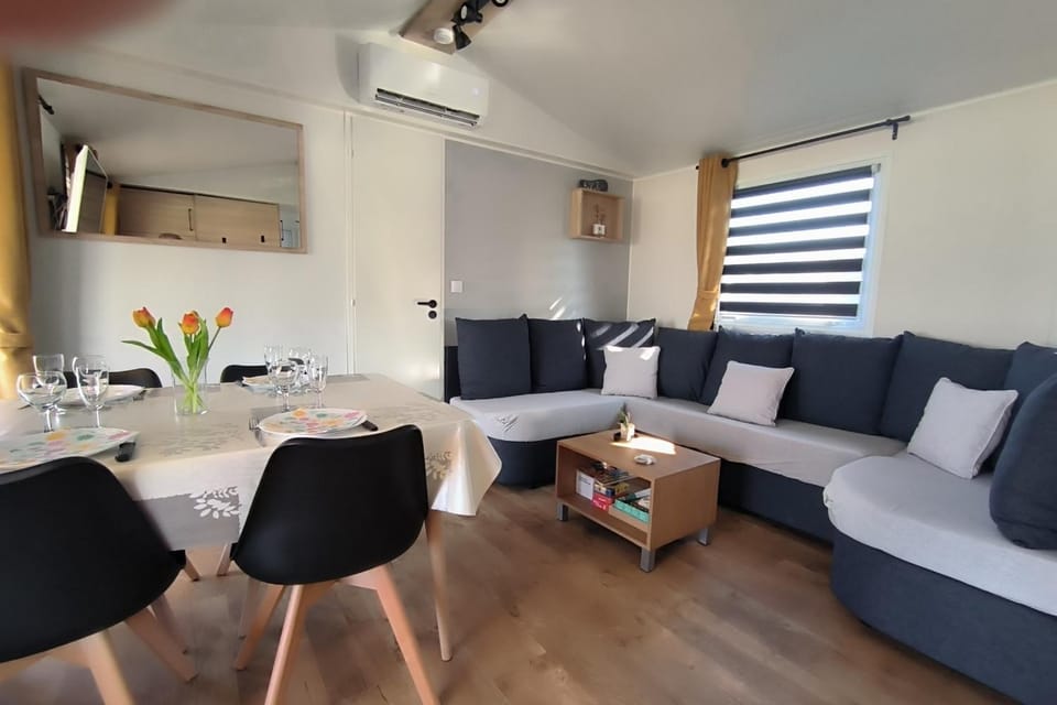 Mobilhome 3 chambres avec terrasse et magnifique jardin House in Canet-en-Roussillon