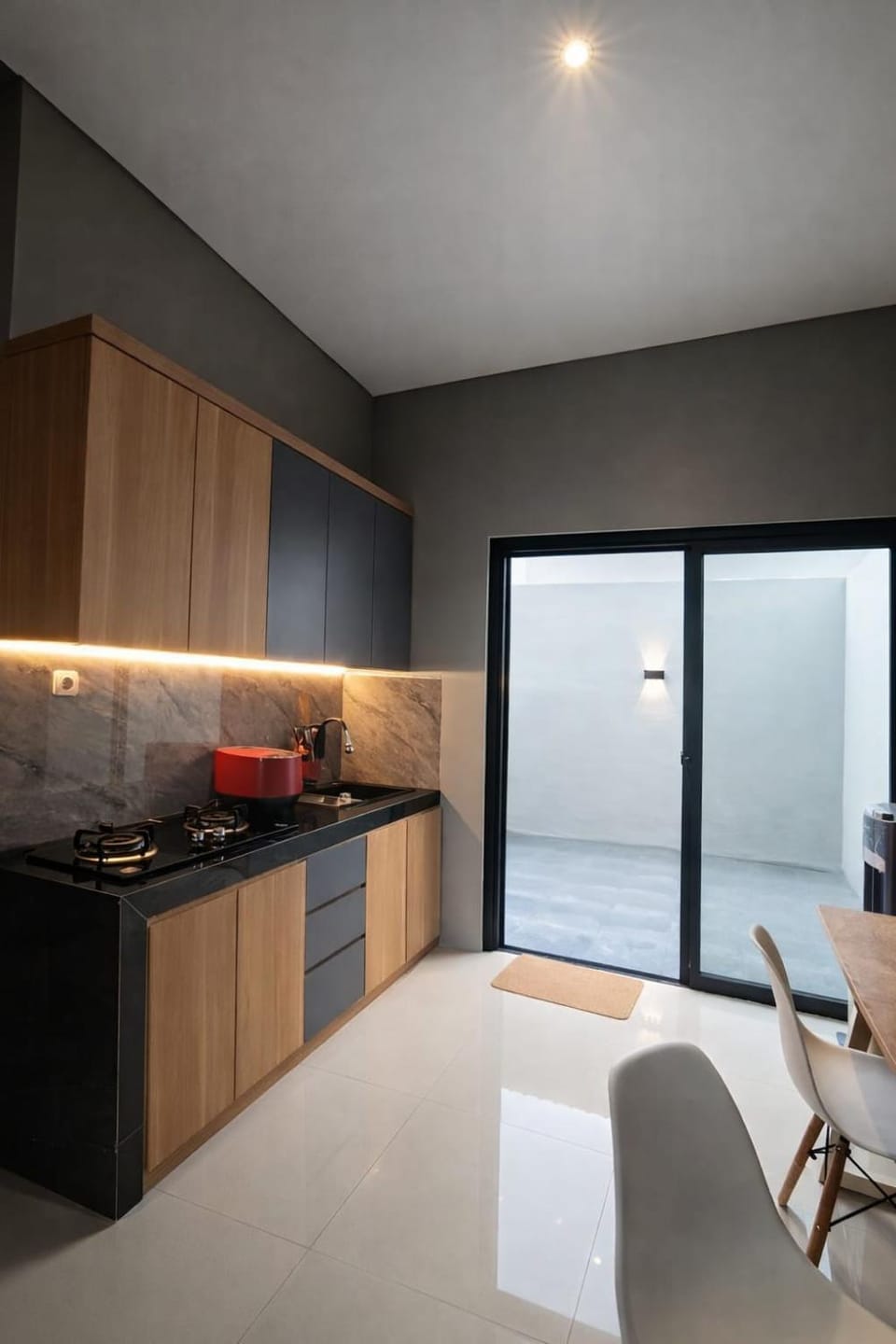 Kitchen or kitchenette, minibar, stove
