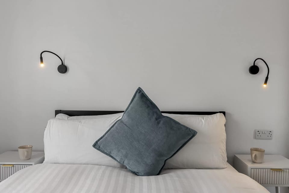 Bed, Decorative detail, Bedroom, internet