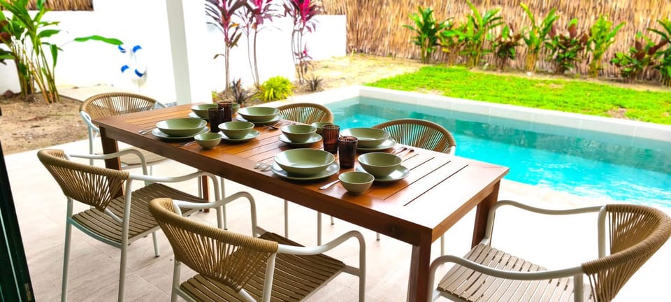 Patio, Garden, Dining area, Garden view, Pool view, Swimming pool, sunbed