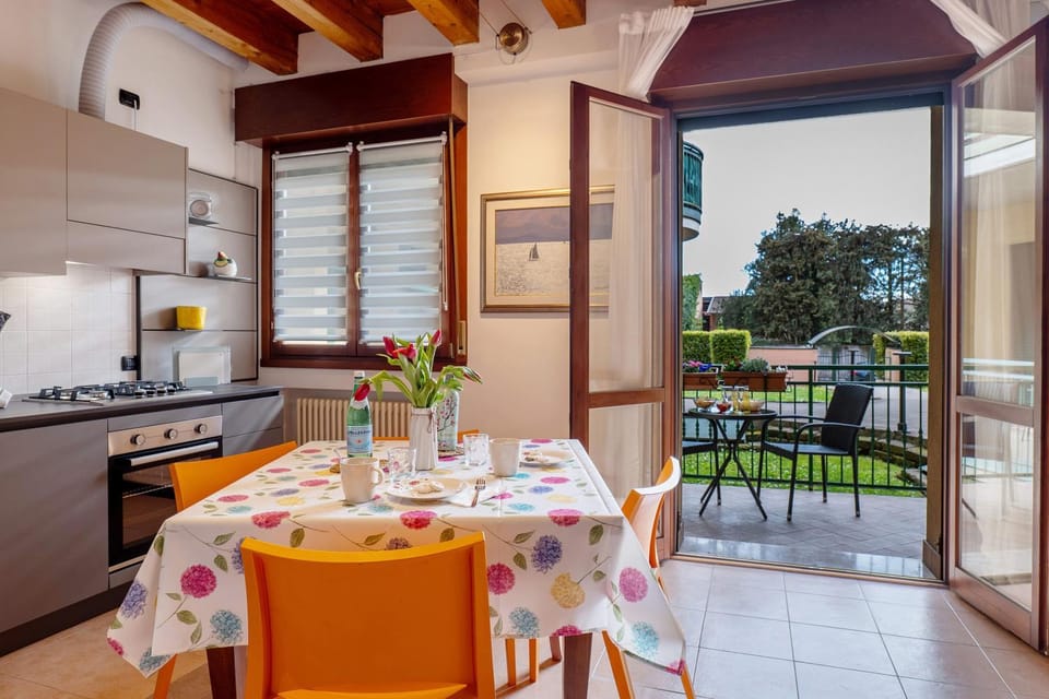 Property building, Kitchen or kitchenette, Living room