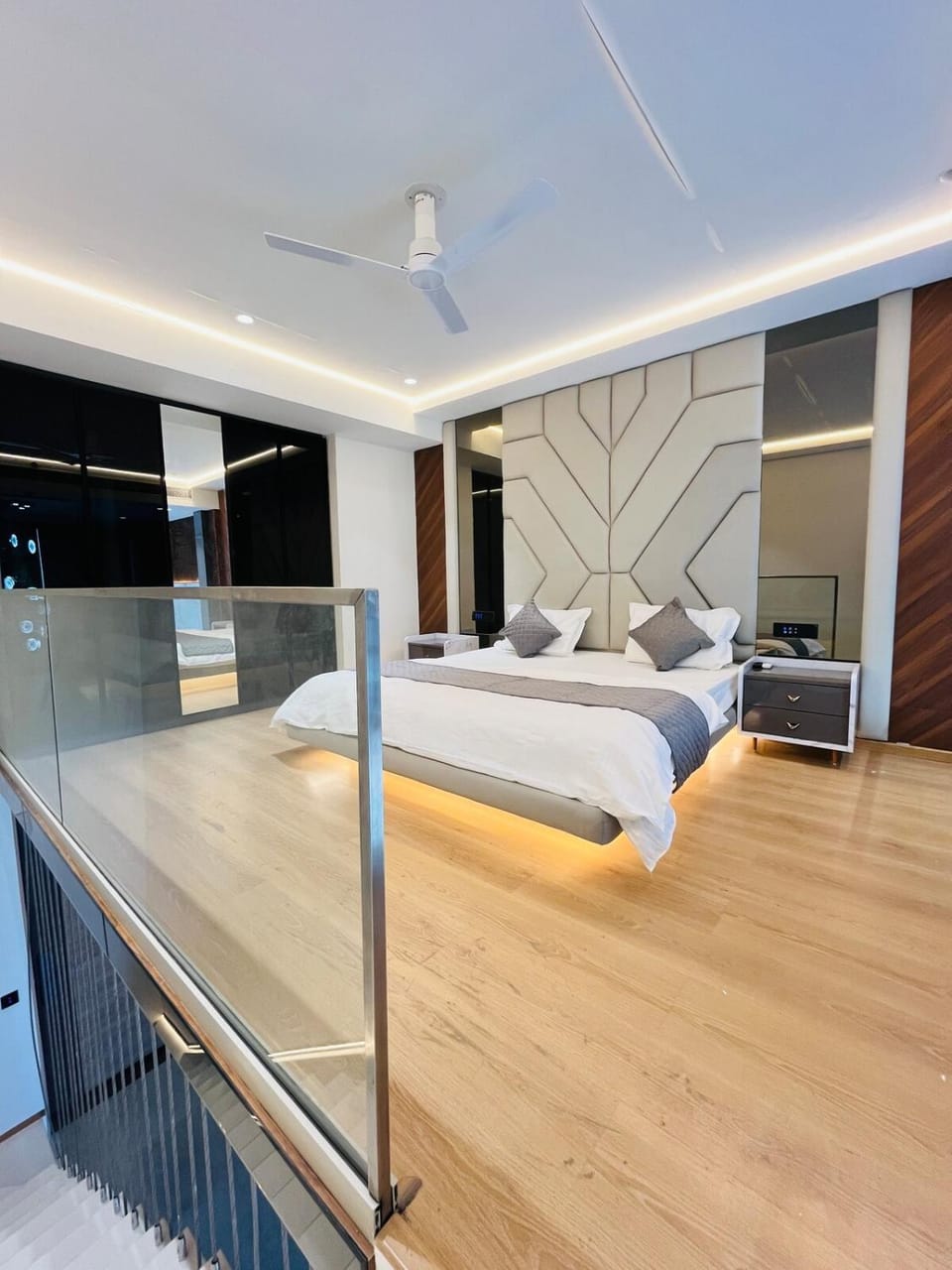 Lapstay LOFT1631-Duplex Balcony & Expressway View Apartment in Gurugram
