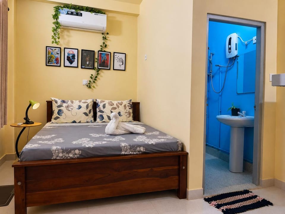 Bathroom, Bedroom, room service