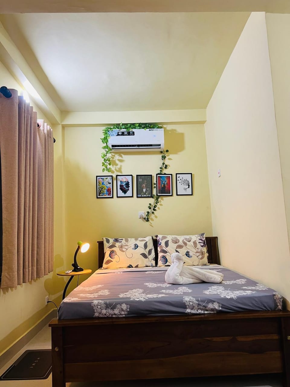 Bed, Photo of the whole room, Bedroom, air conditioner