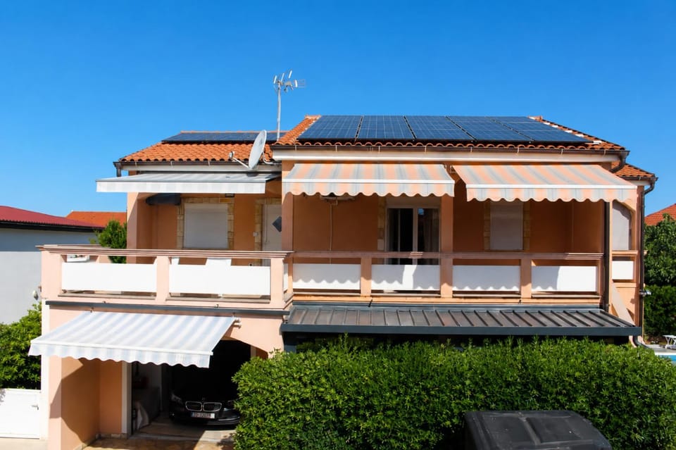 Apartments with heated pool Vir - by TA Leut Agency Apartment in Zadar County