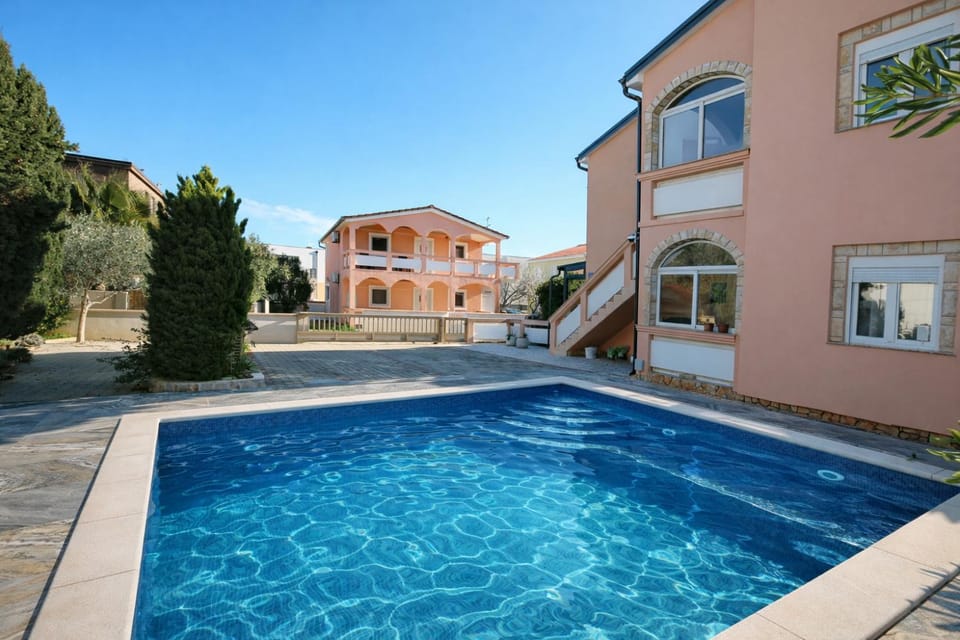 Apartments with heated pool Vir - by TA Leut Agency Apartment in Zadar County