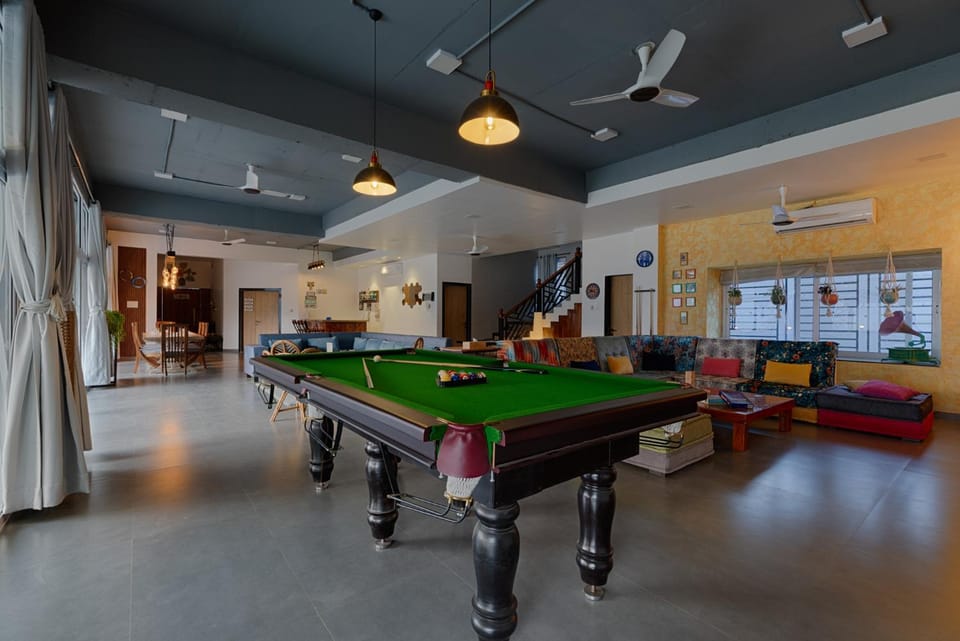 Living room, Dining area, minibar, air conditioner