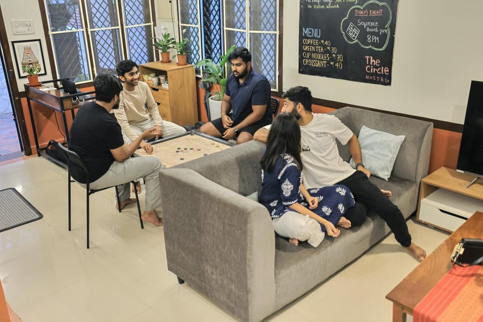 Communal lounge/ TV room, group of guests