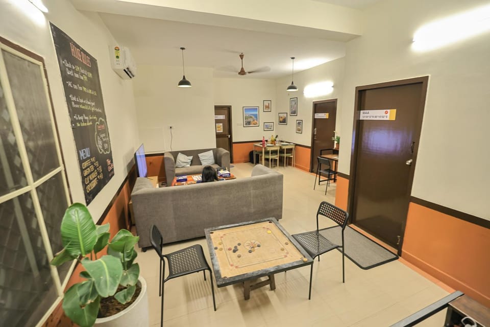 Communal lounge/ TV room