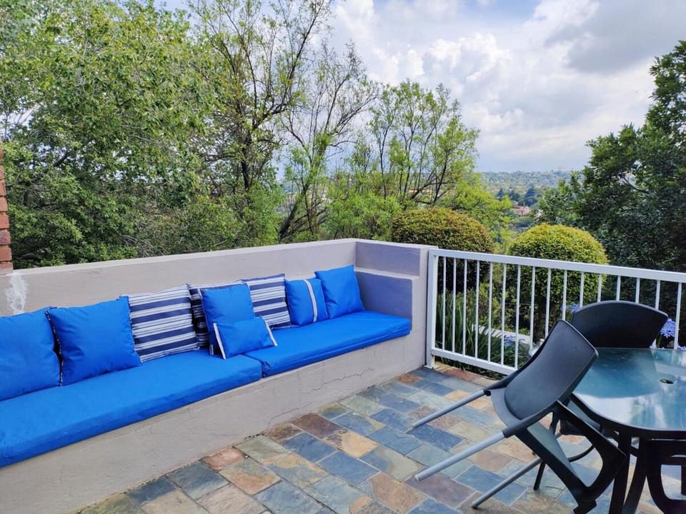 Sunset on Silver Beautiful self catering Studio apt Apartment in Roodepoort