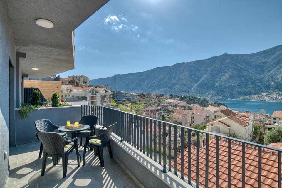 Boka Gardens Sea View Apartment 4 by MN Property Apartment in Dobrota