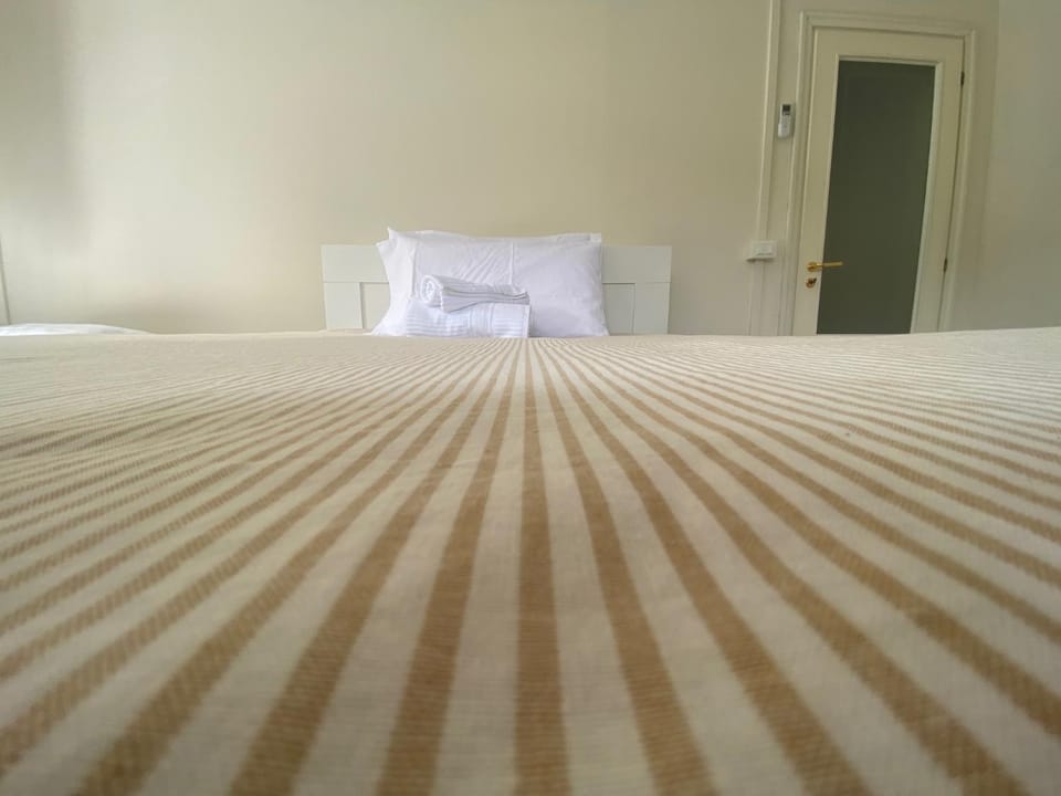 due camere, giardino attrezzato, vicino al mare, AC Apartment in Albissola Marina