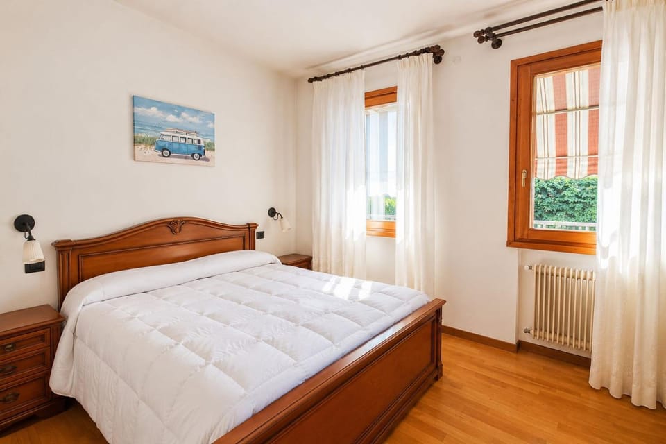 Bedroom, flat iron