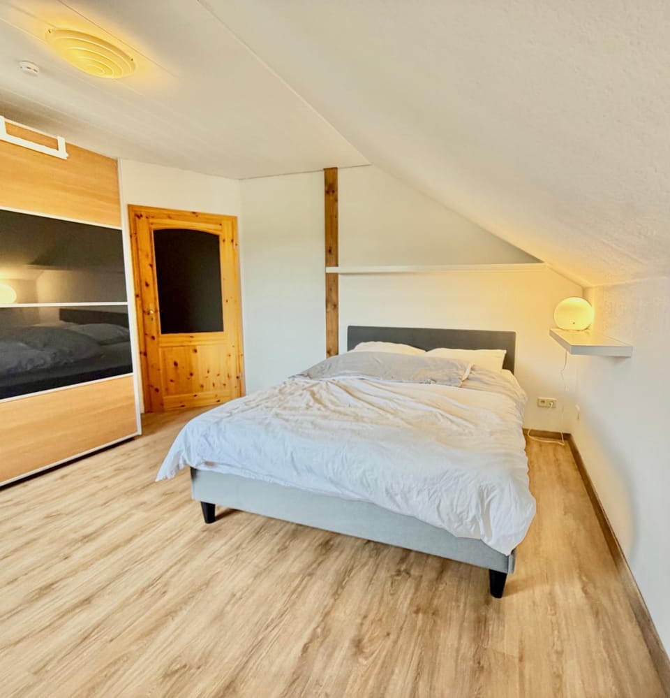 Bed, Bedroom, wardrobe