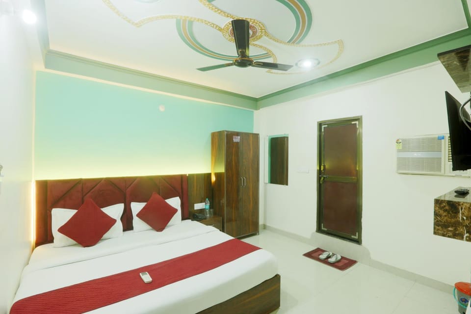 Bed, TV and multimedia, Photo of the whole room, Bedroom, wardrobe, air conditioner