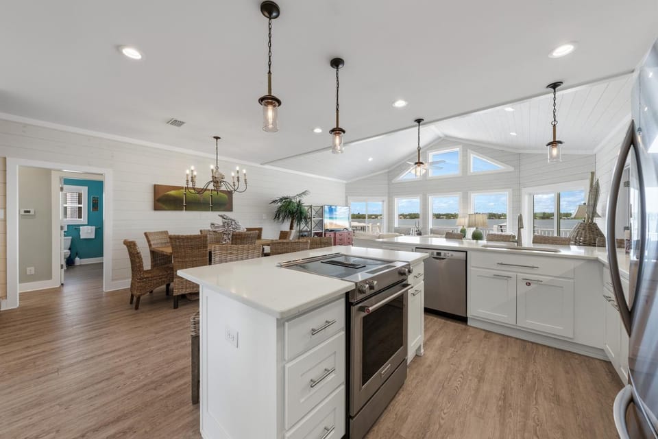 Kitchen or kitchenette, kitchen