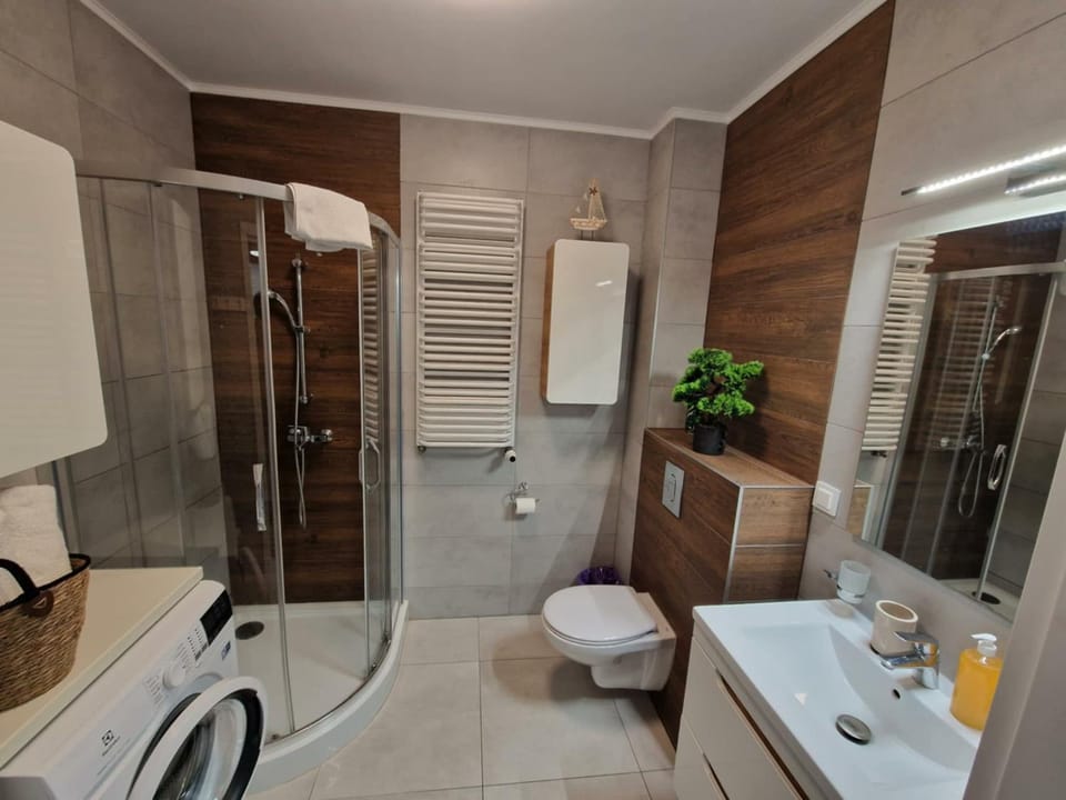 Słoneczny Apartament Promenada Gwiazd J&F Apartment in Miedzyzdroje