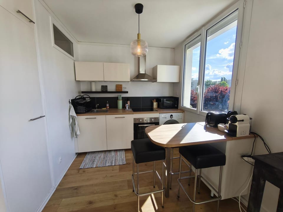 Kitchen or kitchenette, Dining area, dishwasher, oven, stove, toaster