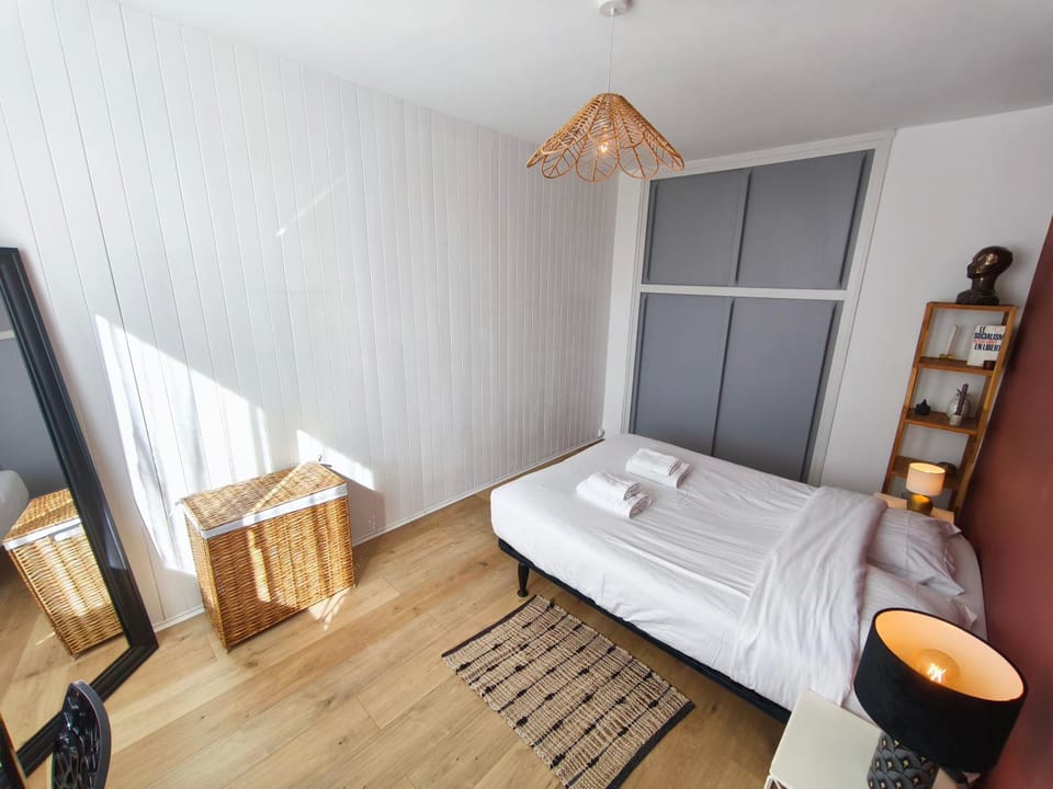 Bed, Photo of the whole room, Bedroom, towels, wardrobe
