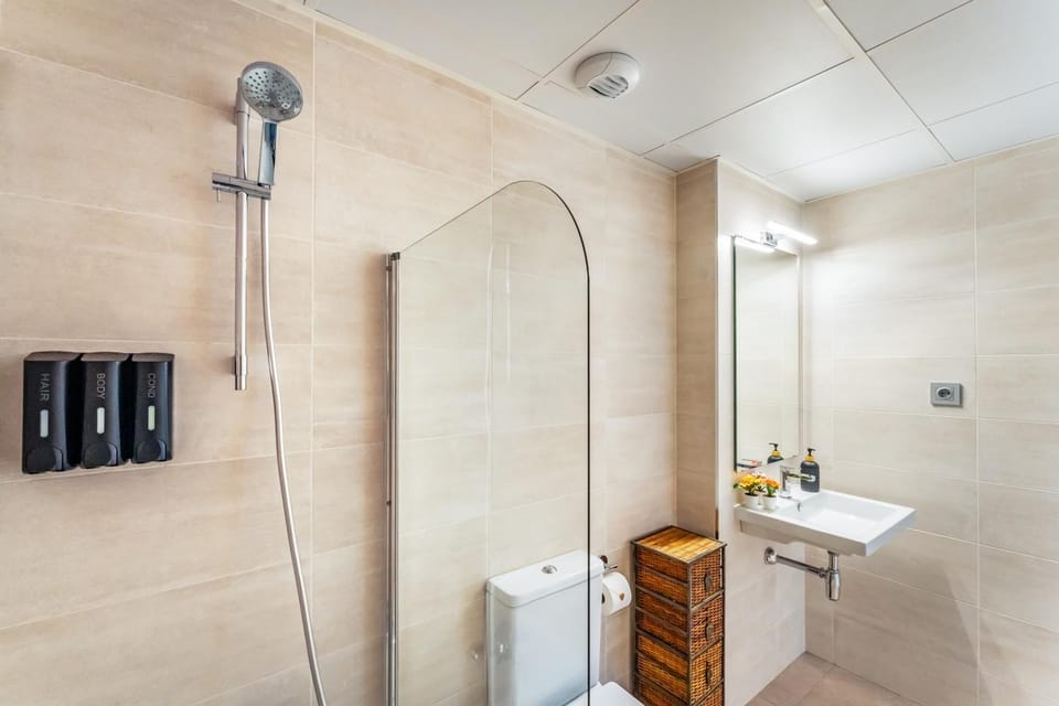 Shower, Bathroom, towels