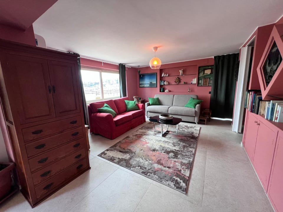 Communal lounge/ TV room