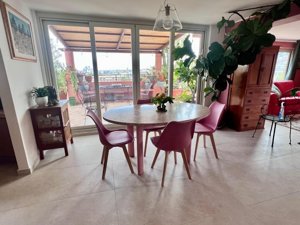 Living room, Dining area