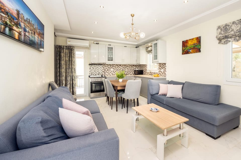 Living room, Seating area, Dining area, kitchen
