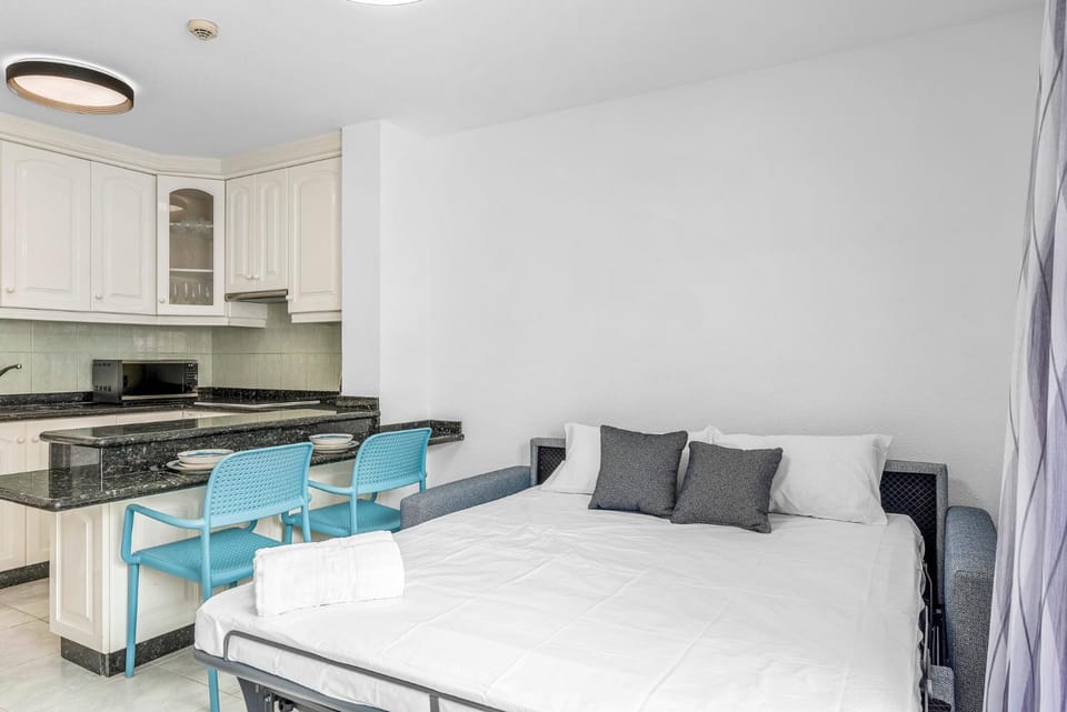 Bed, Living room, kitchen