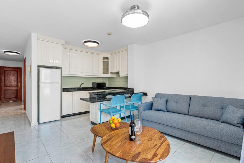 Kitchen or kitchenette, Living room, Seating area