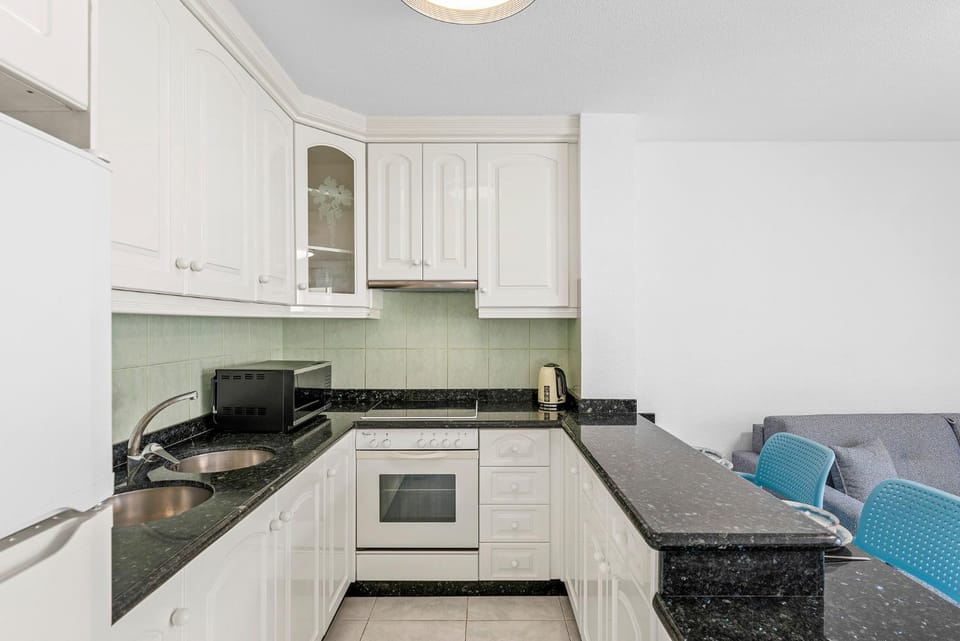 microwave, oven, stove, kitchen