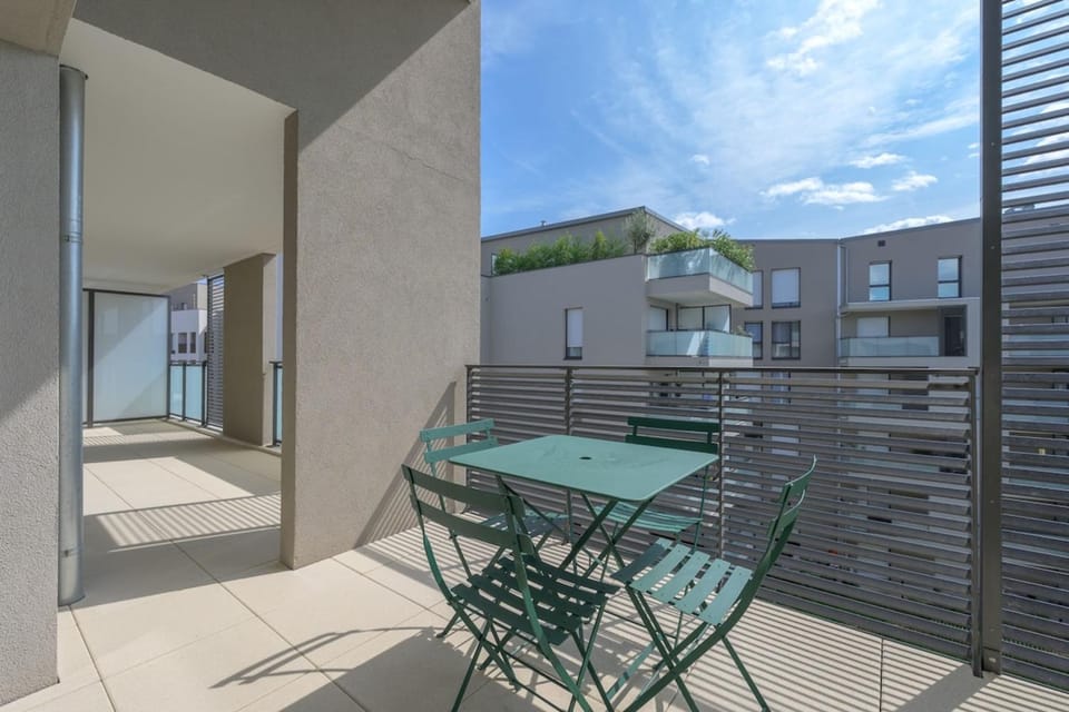 Facade/entrance, Balcony/Terrace