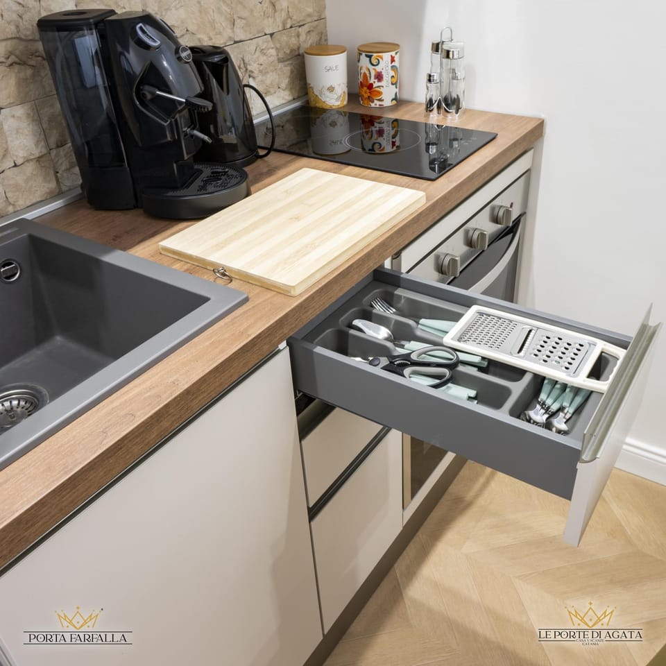 Appartamento piano terra spazio esterno bio climatico Parcheggio libero CATANIA Apartment in Catania