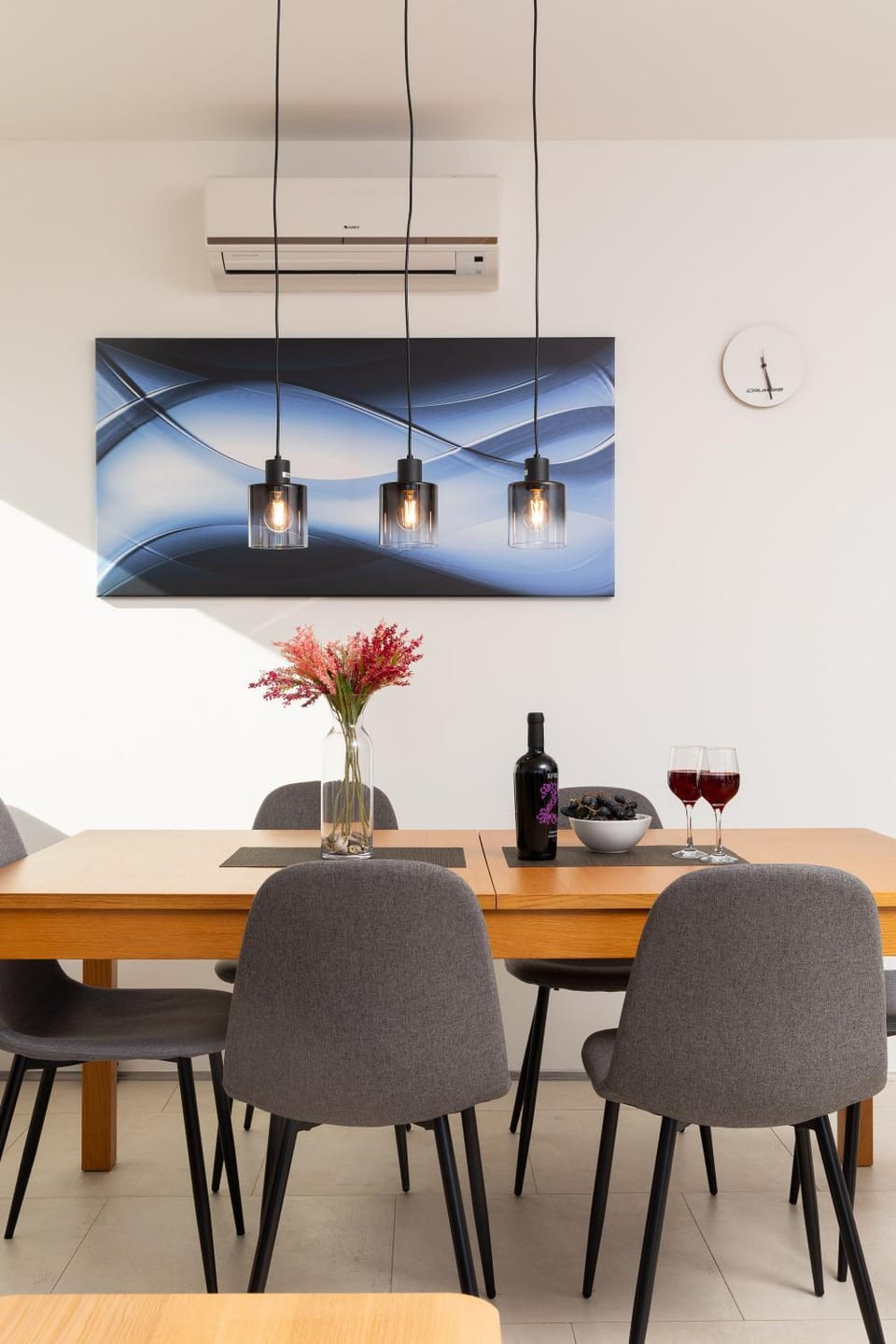 Decorative detail, Seating area, Dining area