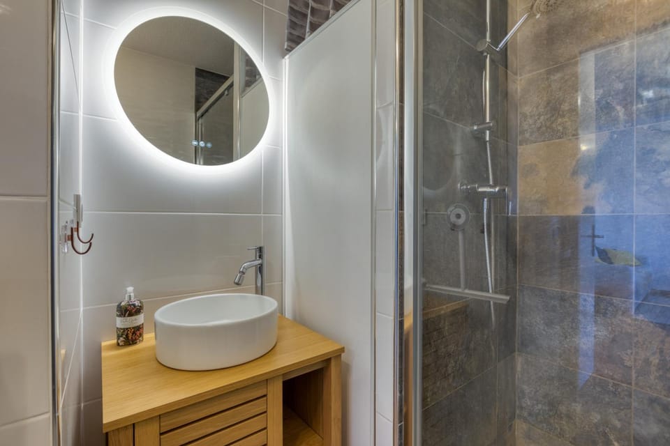 Bathroom, Living room