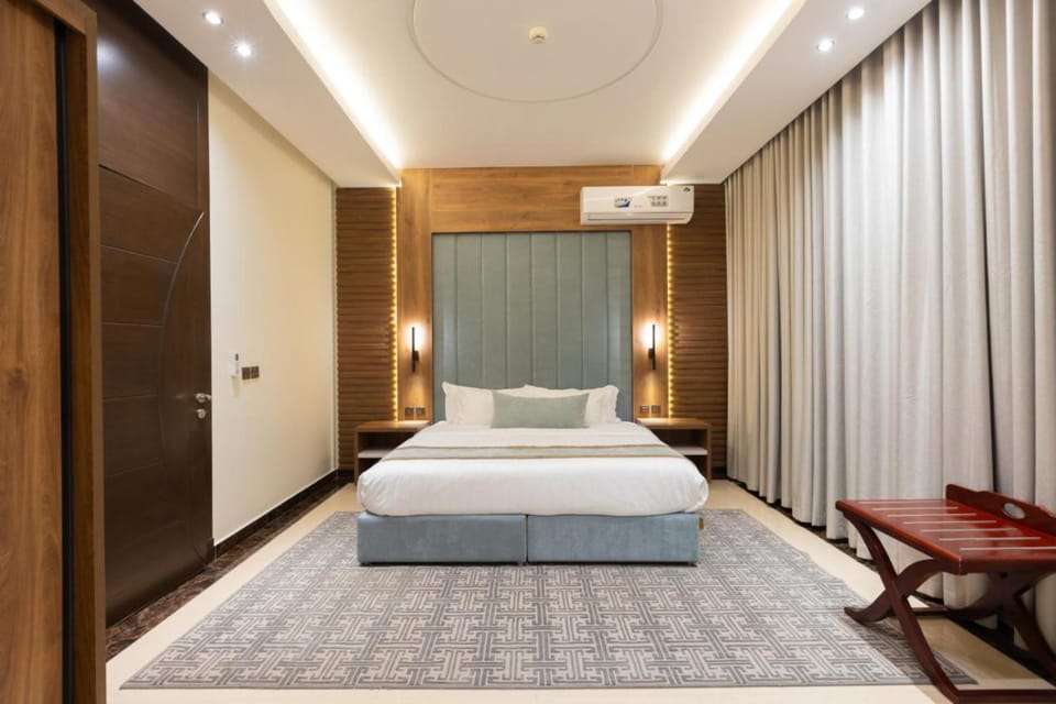 Bed, Photo of the whole room, Bedroom, air conditioner