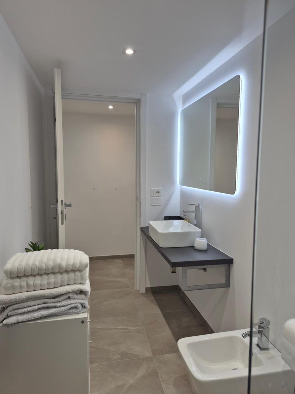 Bathroom, towels