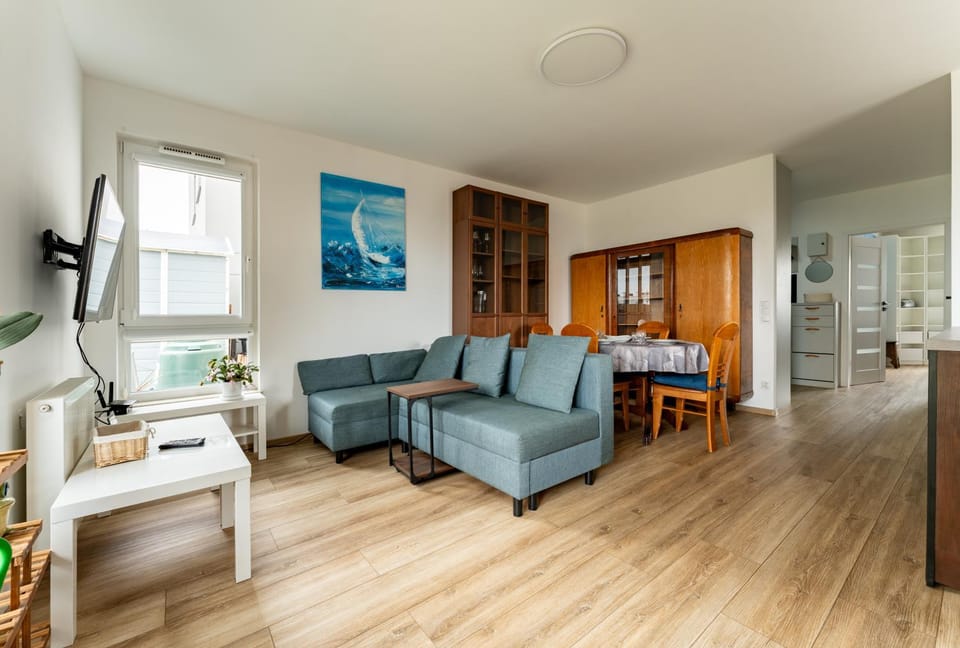 TV and multimedia, Kitchen or kitchenette, Living room, Seating area, Dining area