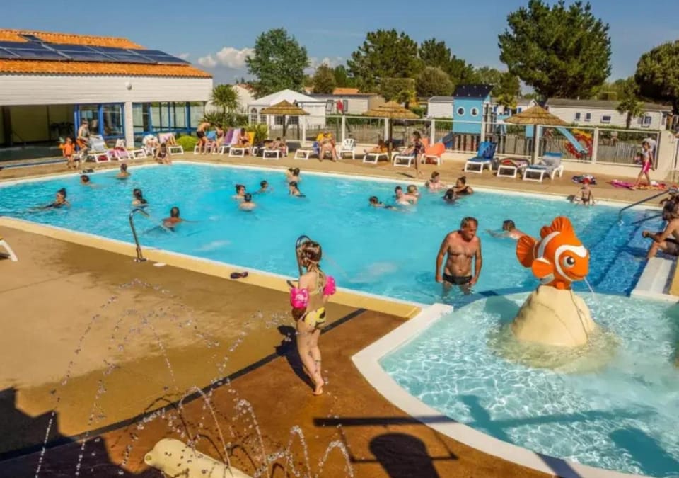 Camping l'Albizia - Aquatique Vacances Campground/ 
RV Resort in Notre-Dame-de-Monts