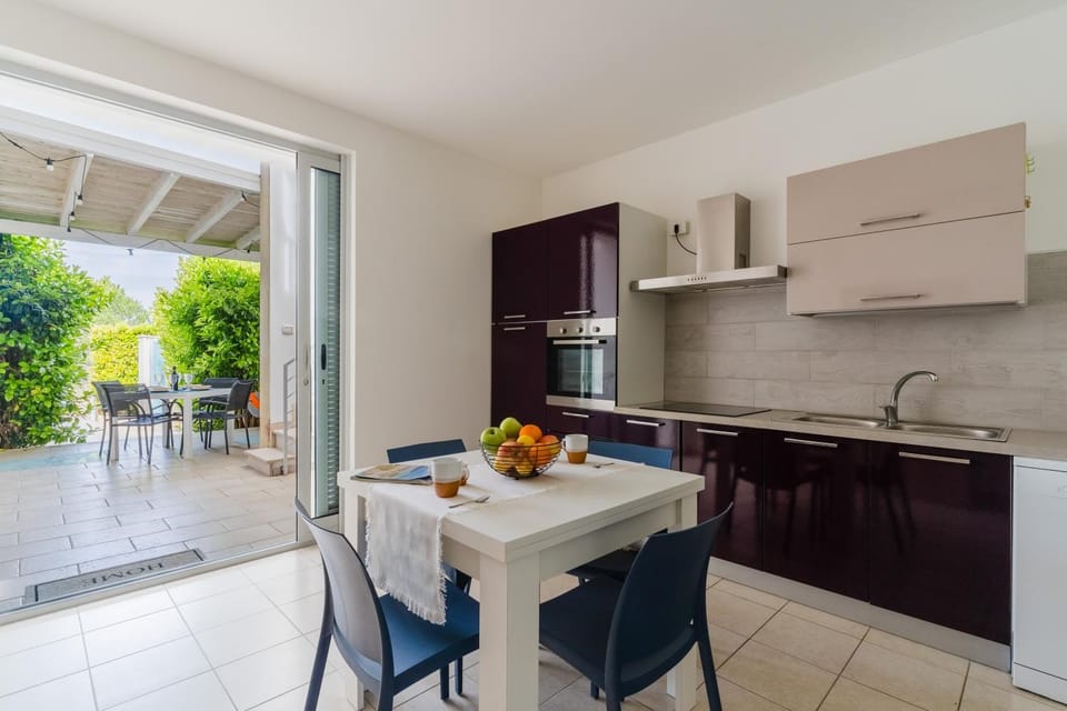 Property building, Kitchen or kitchenette, Living room