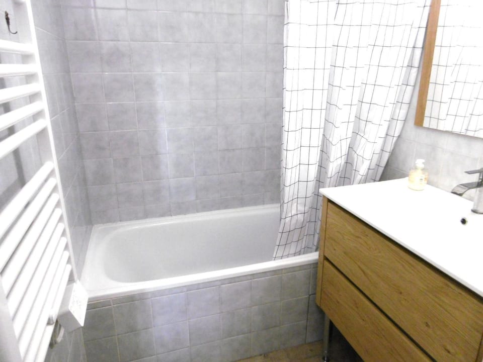 Bathroom, Bath