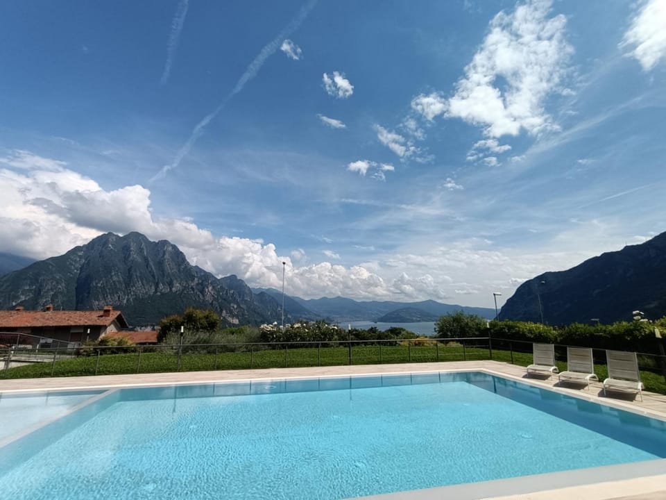 Day, Natural landscape, Mountain view, Pool view, Swimming pool, sunbed