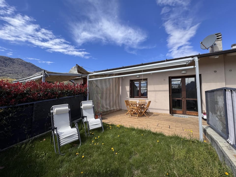 Property building, Patio, Spring, Day, Natural landscape, Garden, Garden view, Mountain view