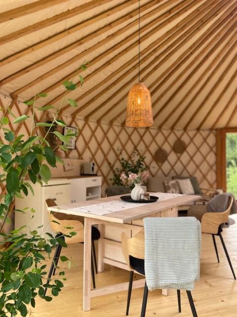 Glamping nad Meandry v jurtě Luxury tent in Czechia