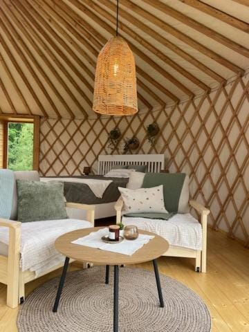 Glamping nad Meandry v jurtě Luxury tent in Czechia