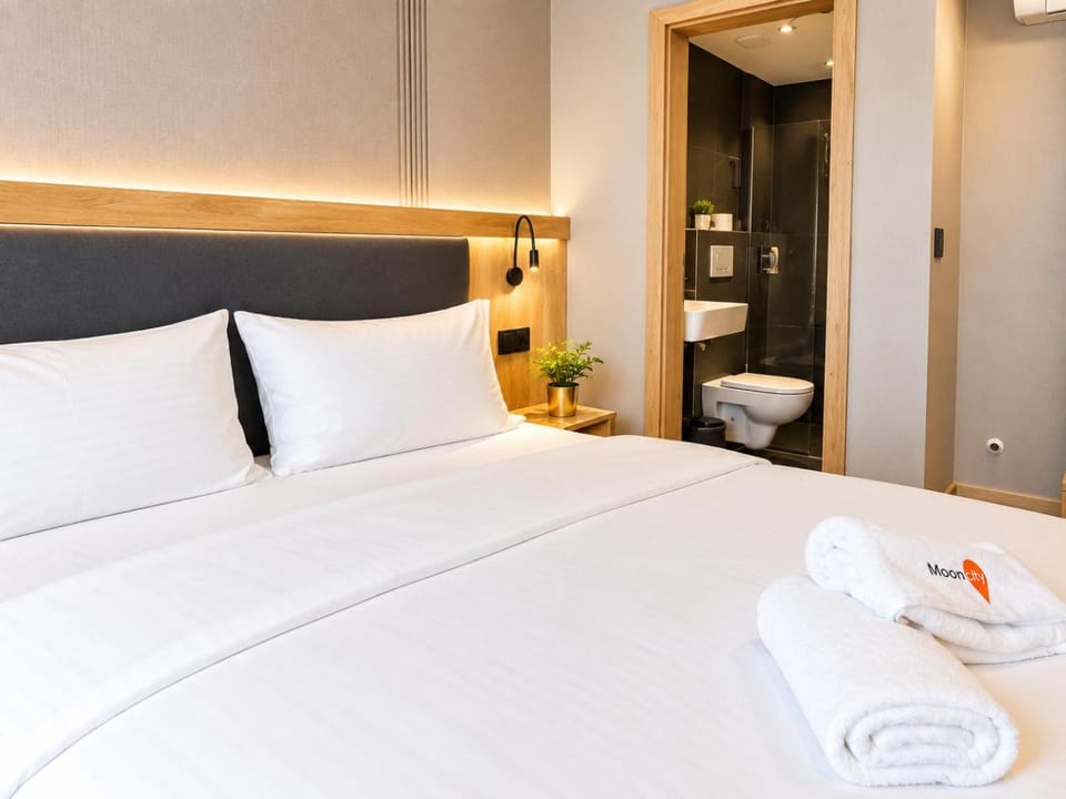 Mooncity Hotel & Boardinghouse Düsseldorf Hotel in Neuss