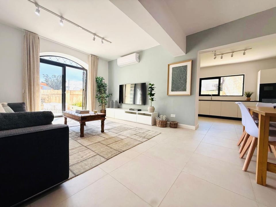 Torri Katur 1 Apartment with Private Garden Apartment in Saint Julians