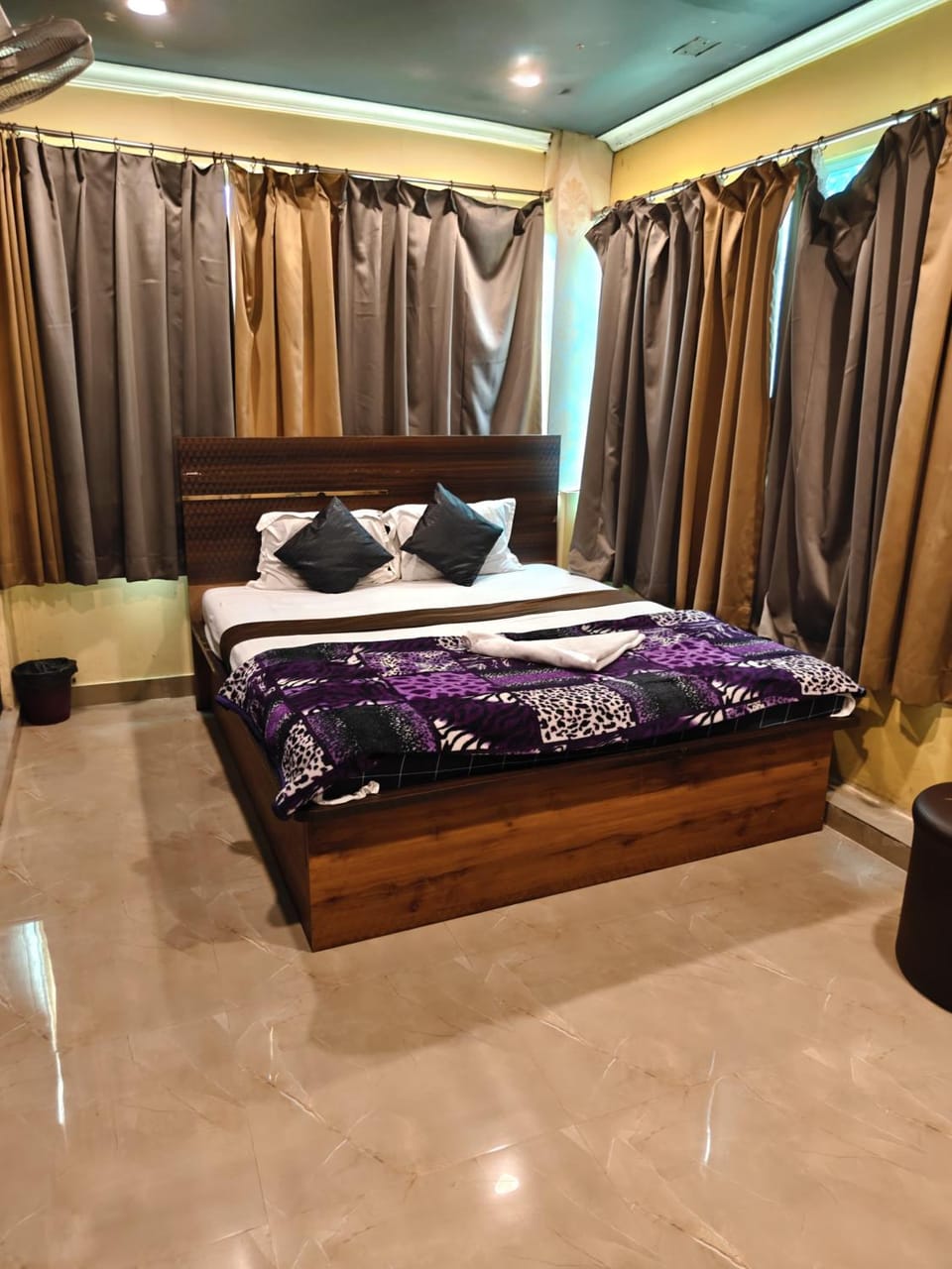 Hotel Heavens Hotel in Kolkata