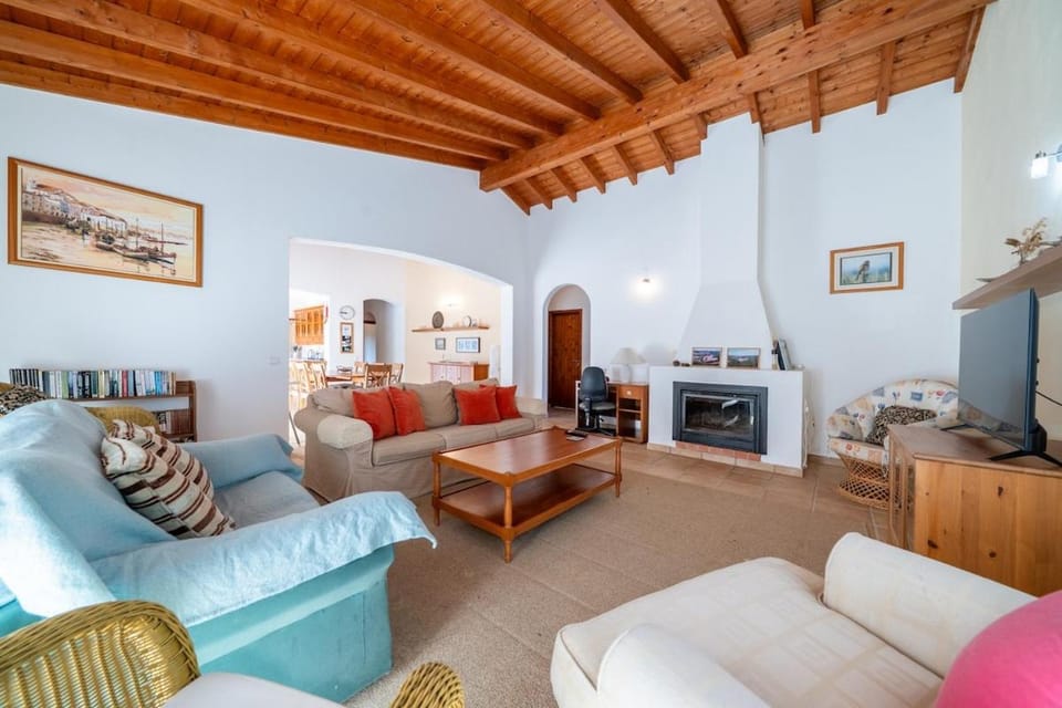Casa Johnson - Relaxation & Play with fenced pool Villa in Faro District