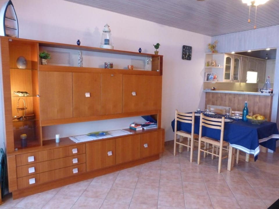 SG320-040 Appart Studio cabine 4 couchages SAINT GILLES CROIX DE VIE Cabin in Saint-Gilles-Croix-de-Vie